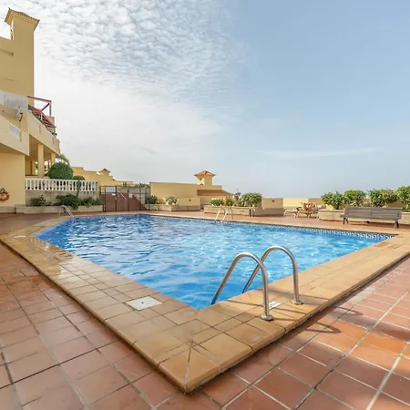 Cozy 2-bedroom In Playa De Amricas *