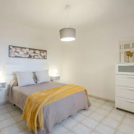 Cozy 2-bedroom In Playa De Amricas Apartamento